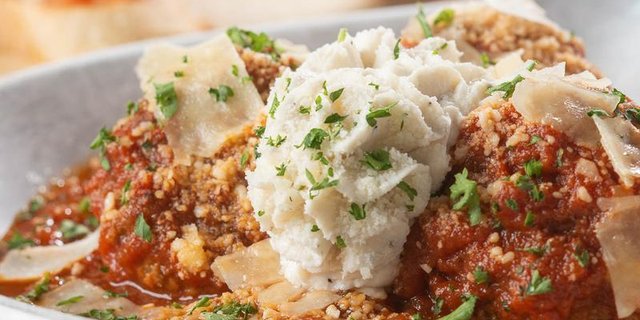 Nonna’s Meatballs