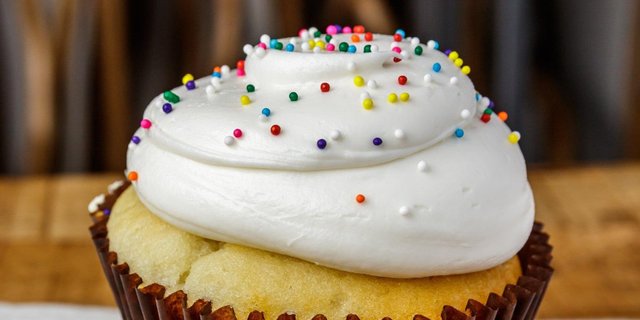 Gluten-Sensitive Birthday Cake Cupcake