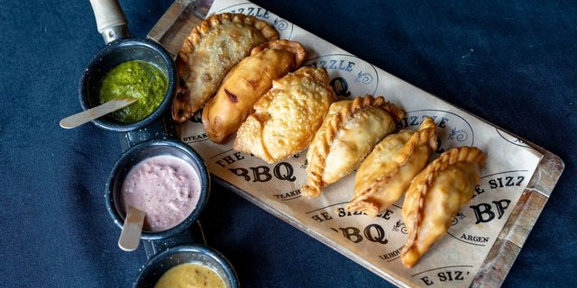 100 Empanadas