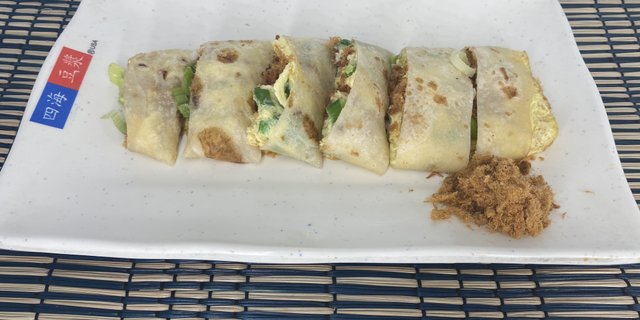 Egg Crêpe w/ Pork Floss (蛋餅夾肉鬆)