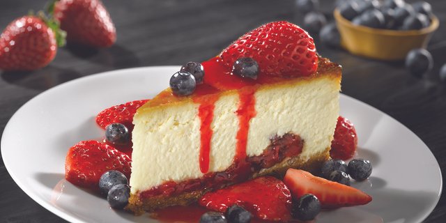 Cheesecake w/ Fresh Berries Slice