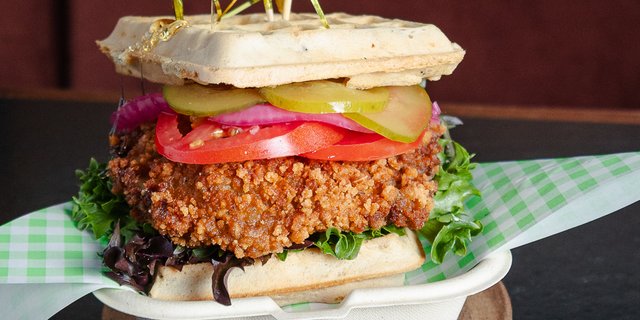 Crispy Chicken Sandwich Boxed Lunch