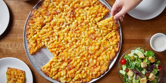 Mac & Cheese Thin-Crust Pizza