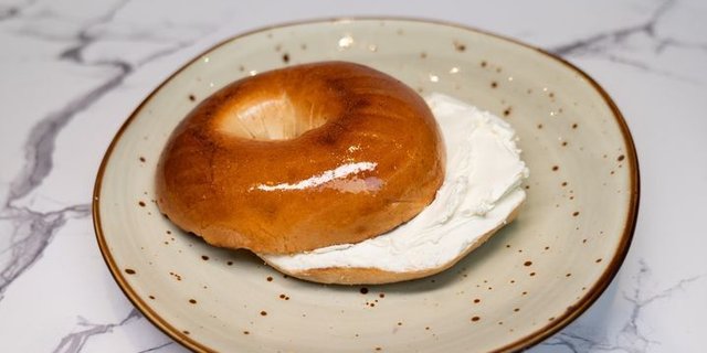 Bagel w/ Cream Cheese