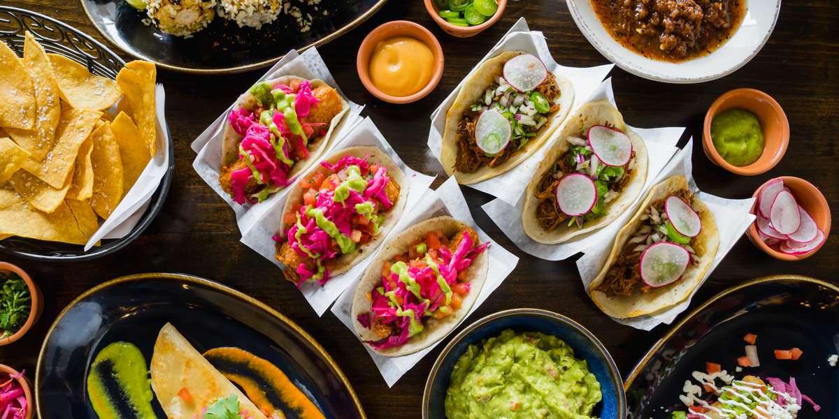 Amuleto Mexican Table