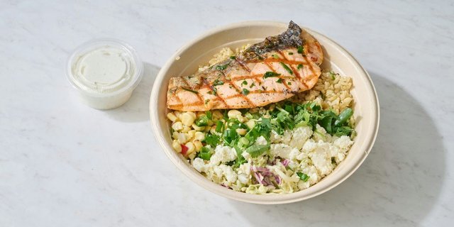 California Bowl With Grilled Salmon