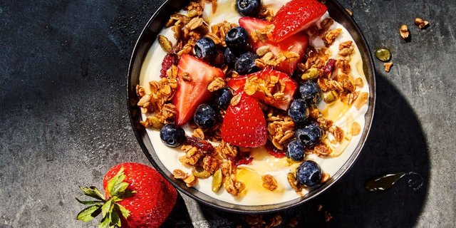 Greek Yogurt Parfait With Mixed Berries