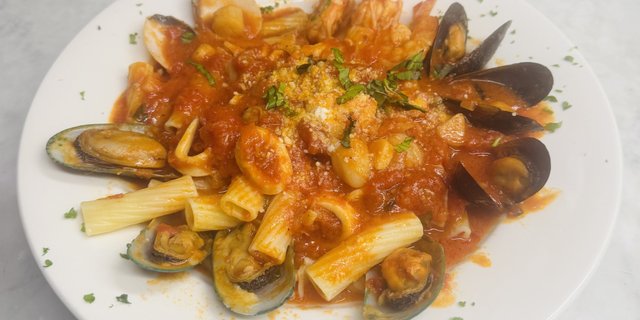 Zuppa De Pesce w/ Marinara Sauce