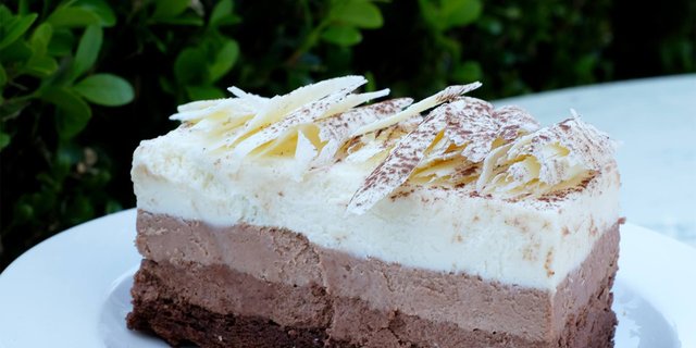 3-Layer Chocolate Mousse Cake