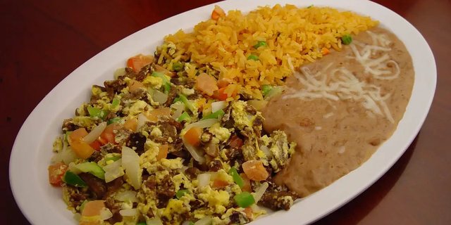 Huevos Con Carne Asada