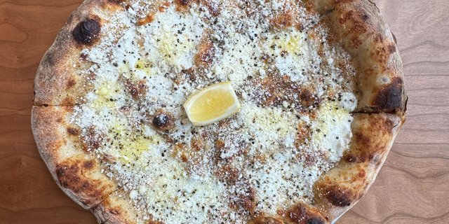 Cacio e Pepe Pizza