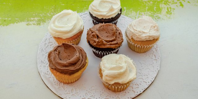 Superstar Vegan & Gluten-Free Cupcakes Buffet