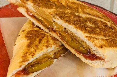 Elveez Sandwich
