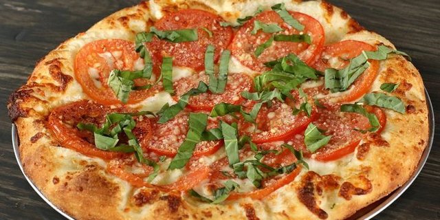 Margherita Pizza w/ Cauliflower Crust