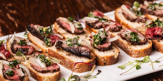 Filet Mignon Crostini w/ Chimichurri