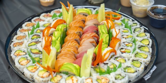 Medium Sushi Platter