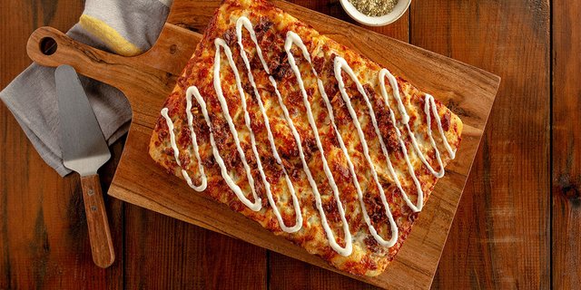 Chicken R&B Detroit-Style Pizza