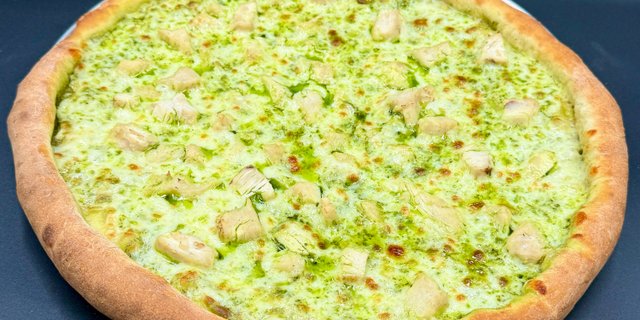 Pesto Chicken Special Pizza