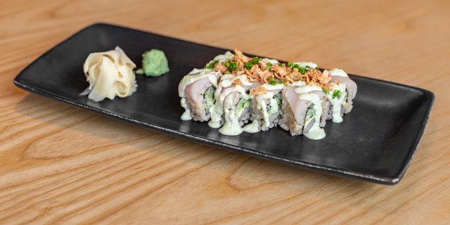 Hamachi Wasabi Maki Roll