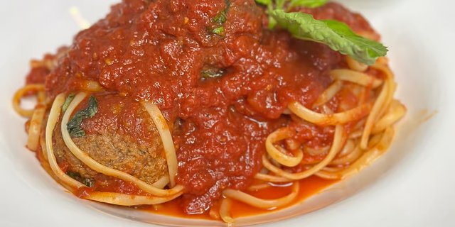 Pasta w/ Meatballs in Sauce