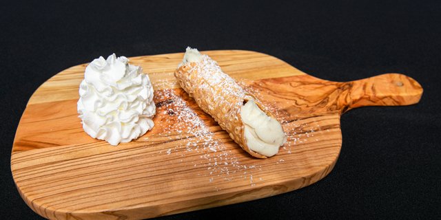 Cannoli w/ Cream