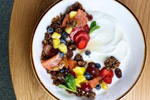 Yogurt & Granola (Lunch)