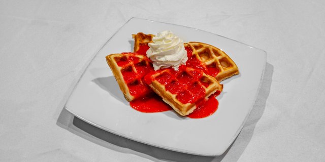 Mini Waffles w/ Berries