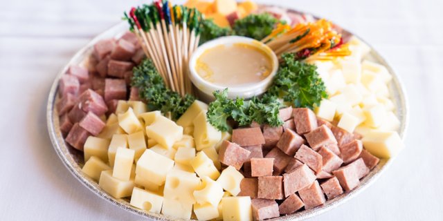 Salami, Cheese & Cracker Tray