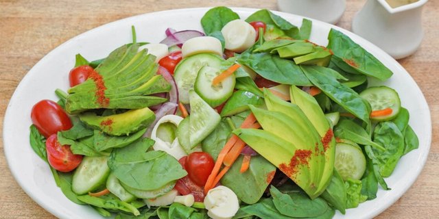 Avocado Spinach Salad