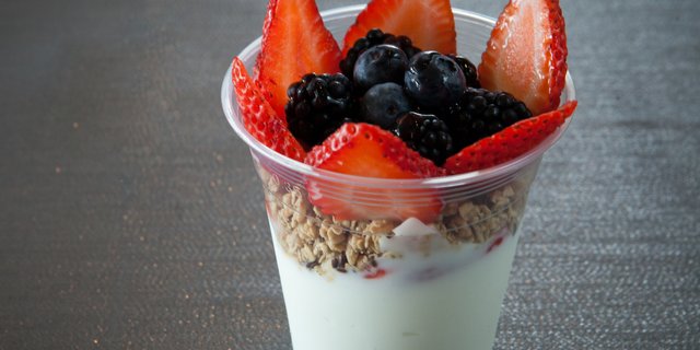 Fresh Berries & Yogurt Parfait