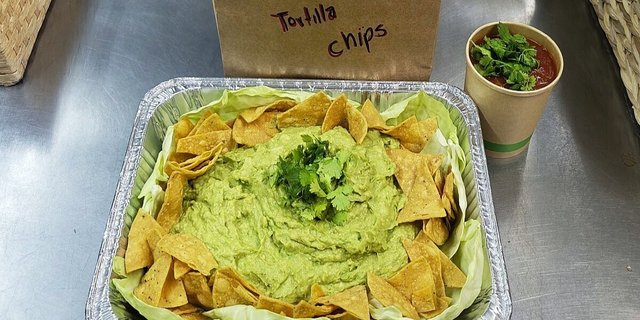 Organic Corn Chips, Guacamole y Salsas