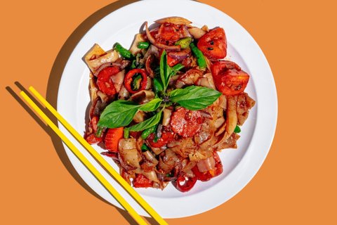 Pad Kee Mao Tray (Drunken Noodle)