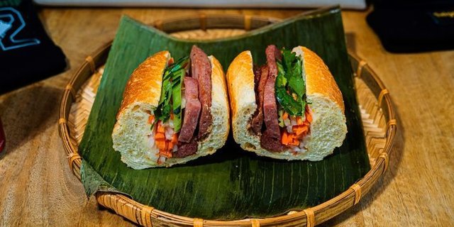 "Sizzlin" Pork Sausage Banh Mi