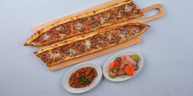 Plain Diced Meat Pide