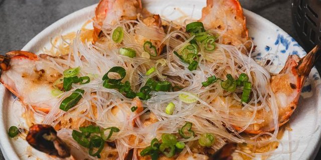 Garlic-Steamed Tiger Prawns w/ Vermicelli