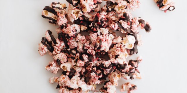 Raspberry Chocolate Popcorn