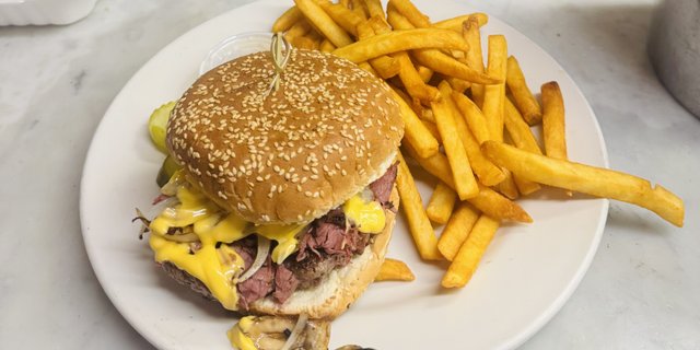 Yankees Cheeseburger