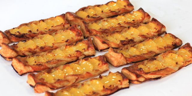 Pineapple Twists