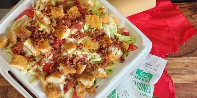 Crispy Chicken BLT Salad