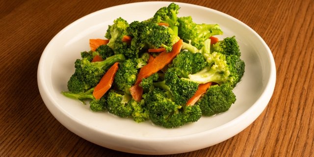 Sautéed Broccoli w/ Garlic