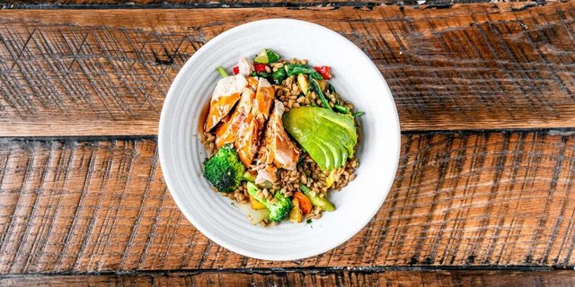 VEGETABLE STIR FRY CHICKEN BOWL
