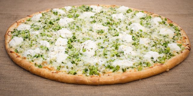 White Broccoli Pizza