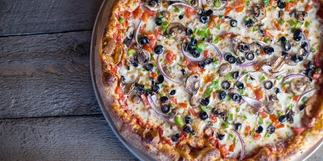 The Veggie District 14" Pizza