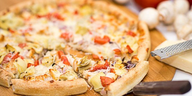 Artichoke Chicken Pizza