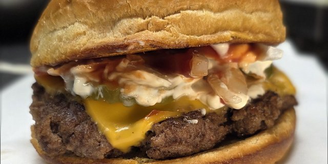 Classic Cheeseburger