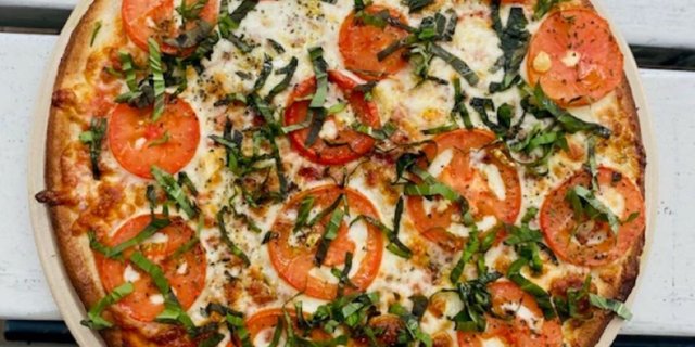 13" Gluten-Free Margherita Pizza