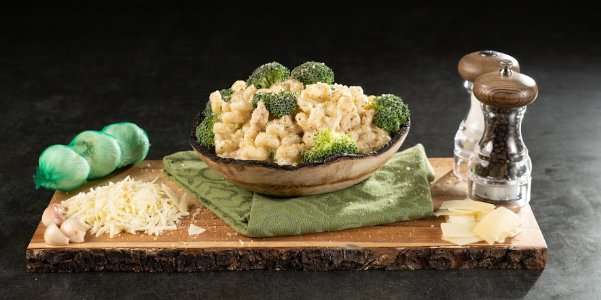 Pasta Alfredo w/ Chicken & Broccoli