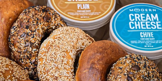 Jumbo Bagel & Cream Cheese Box