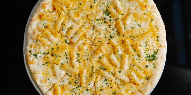 Mac N Cheese Pizza