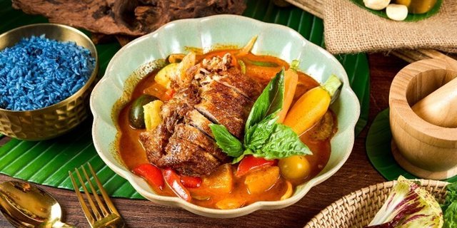 Kaeng Phed Ped Yang Duck Breast
